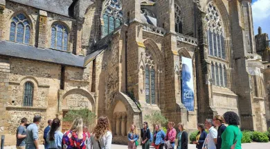 Visite guidée de la Basilique d'Évron en Mayenne - Office de tourisme de Sainte-Suzanne les Coëvrons