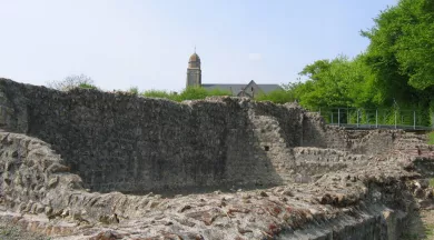 POST RS_théâtre et vue église de Jublains_crédits Jacques Naveau - Jacques Naveau
