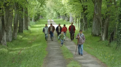 ITI53 - pédestres - famille - ©OT Coëvrons