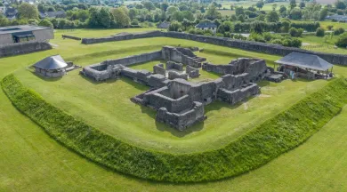 Photo de la forteresse de Jublains - droners Claire et Arthur