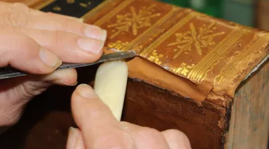MANS'ART - Démonstration restauration de livre ancien © Virginie Fonlupt-min - Virginie Fonlupt