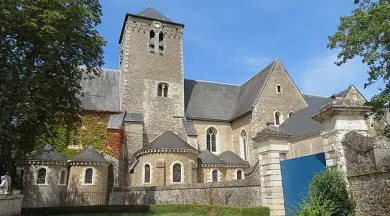 Abbaye-Saint-Pierre-de-Solesmes-2 - Giogo [CC BY-SA 4.0 (https://creativecommons.org/licenses/by-sa/4.0)]