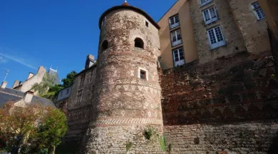 Tour du Vivier de l'enceinte romaine - Ville du Mans