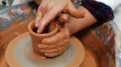 tournage - ©Musée de la faïence et de la céramique