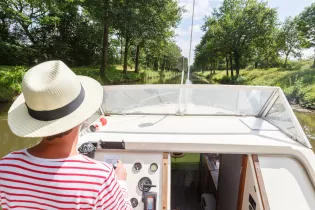 Bateau sur rivière