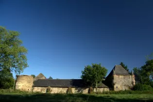 La Cour des Aulnays - Challain-la-Potherie CR Genevieve Karlson - Geneviève Karlson