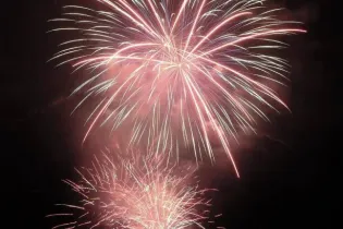 feu artifice2© Sindi Short de Pixabay - Christos Giakkas de Pixabay