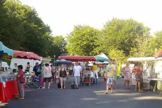 MARCHE ETE CAMPING DU PARC DE VAUX  - credit photo camping le parc de Vaux 53300 Ambrieres les vallées