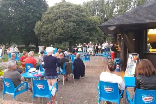 animation musicale au snack bar du camping - credit photo camping le parc de Vaux 