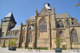PCU53_Basilique Evron1 - Ville d'Evron