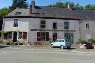 Hôtel de la Boule d'Or à St Jean-sur-Erve - © Jille Culliner