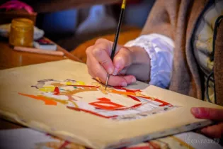 Atelier enluminure été 2022 - © Service Patrimoine d'Evron