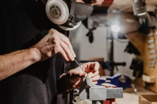 Tristan_guillochage_May'photos - ©Coutellerie du Maine-Anjou