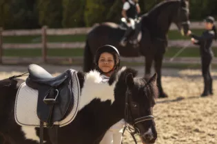 full-shot-children-learning-ride-horses  - Freepik