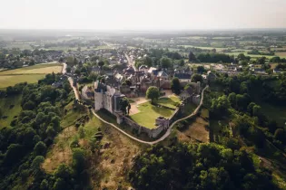 P47-CP-Mathieu_Lassalle_-_Vue_en_drone_de_Sainte_Suzanne_-_Mayenne_Tourisme-7493-800px - Mathieu_Lassalle_Mayenne_Tourisme