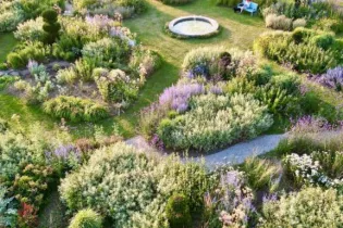 edafc7d59942fbc2dc3c89af.99621813 - ©sophiethestylist