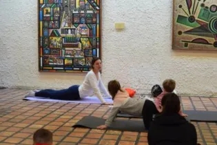 baby yoga RT - ©Musée Robert Tatin 