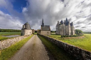 Pont - château de Bourgon - © sparadra53