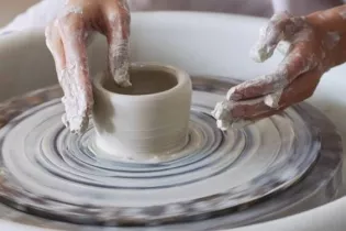 initiation tournage - le bocal  - ©Le Bocal Atelier Céramique