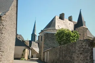 Une ruelle à Sainte-Gemmes-le-Robert - PAH