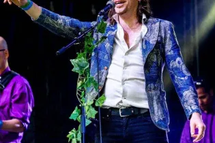 Thibault Wolf chante Brel - La barbuche photo