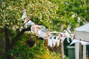fete village bunting-642066_960_720 - Pixabay