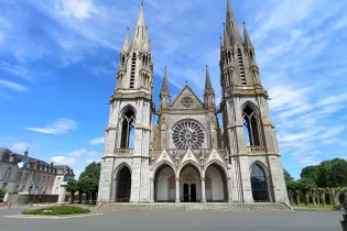 Basilique - Pontmain 53 © Bocage Mayennais Tourisme - 1 - © Bocage Mayennais Tourisme