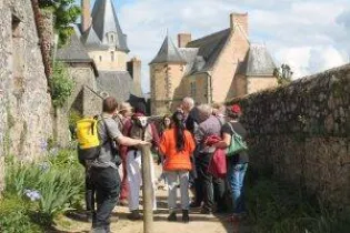 Rallye découverte de la cité médiévale - Équipe du château de Sainte-Suzanne / CD53