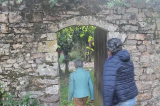 Visite des belles demeures - Équipe du château de Sainte-Suzanne / CD53
