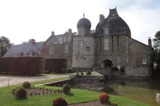 PCU53-Château-de-Montesson-Bais - ©OT Ste Suzanne Les Coëvrons