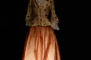 Robe 18e - C. Durand