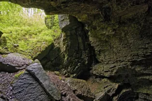 camera-man-cave-7612428_1920 - Pixabay