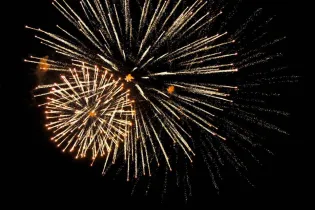 christels-fireworks-1880042_1920 - Christels