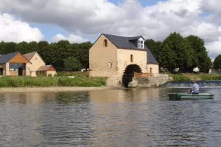 Le Moulin Cyprien depuis la Sarthe - ile moulinsart