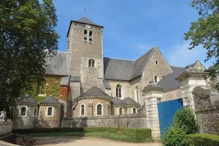 Abbaye-Saint-Pierre-de-Solesmes-2 - Giogo [CC BY-SA 4.0 (https://creativecommons.org/licenses/by-sa/4.0)]