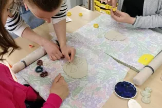 Boucles_d_oreilles - ©Musée de la faïence et de la céramique