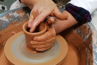 tournage - ©Musée de la faïence et de la céramique